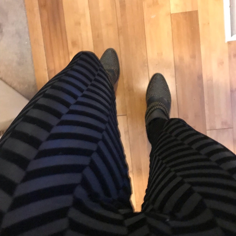 Brand new textured chevron leggings - S
